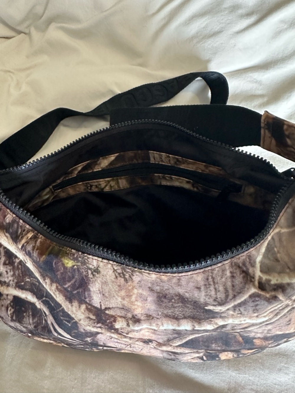 BAGGU Photo Forest Medium Crescent Bag - Picture 5 of 9
